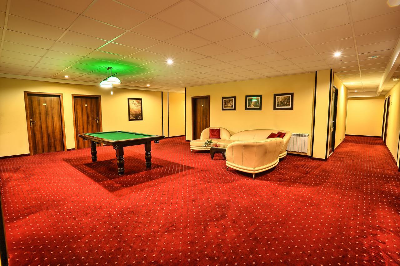 ראדומסק Hotel Zodiak מראה חיצוני תמונה
