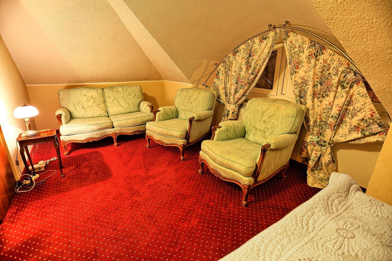 ראדומסק Hotel Zodiak מראה חיצוני תמונה