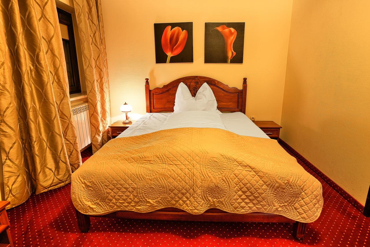 ראדומסק Hotel Zodiak מראה חיצוני תמונה