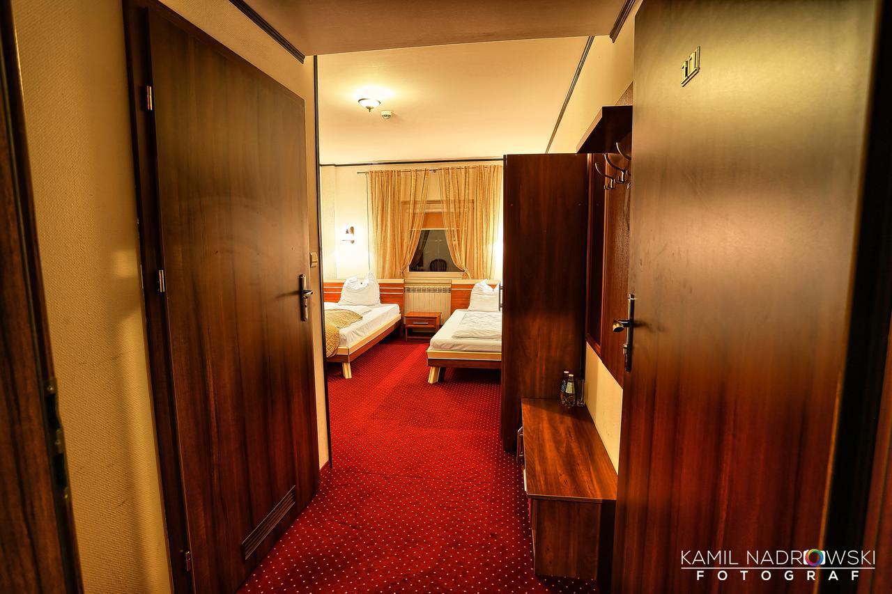 ראדומסק Hotel Zodiak מראה חיצוני תמונה