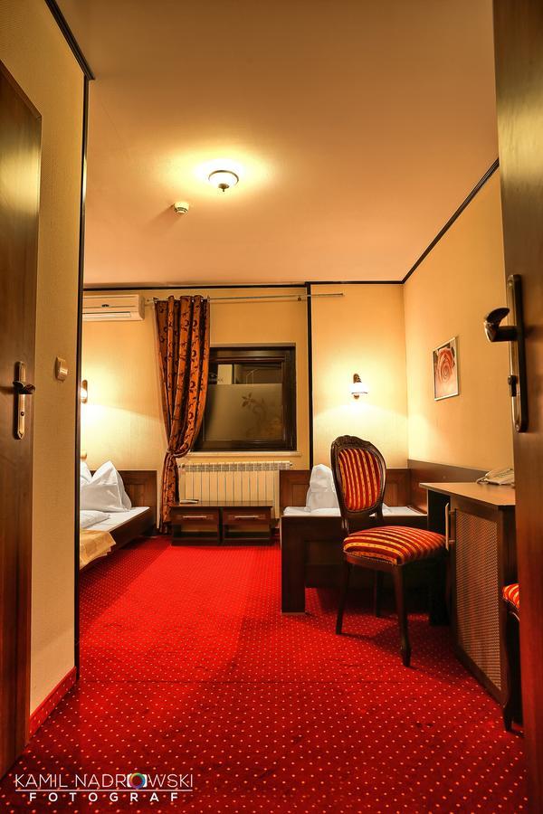 ראדומסק Hotel Zodiak מראה חיצוני תמונה