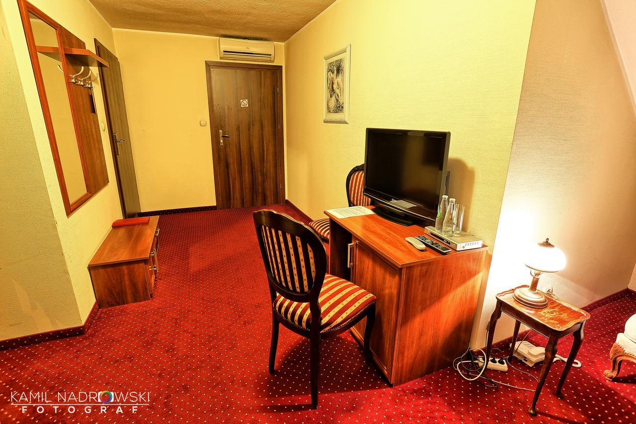 ראדומסק Hotel Zodiak מראה חיצוני תמונה