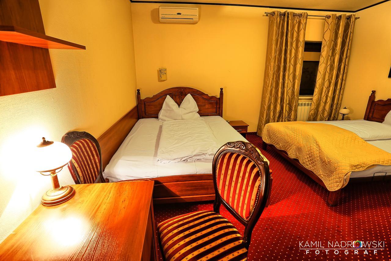 ראדומסק Hotel Zodiak מראה חיצוני תמונה