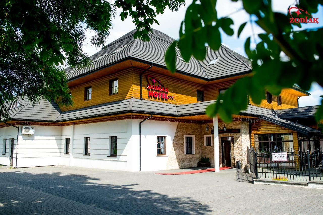 ראדומסק Hotel Zodiak מראה חיצוני תמונה