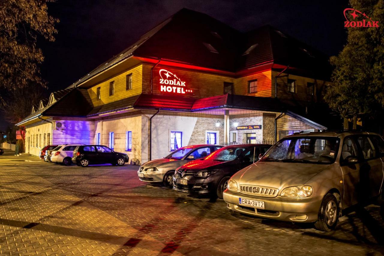 ראדומסק Hotel Zodiak מראה חיצוני תמונה