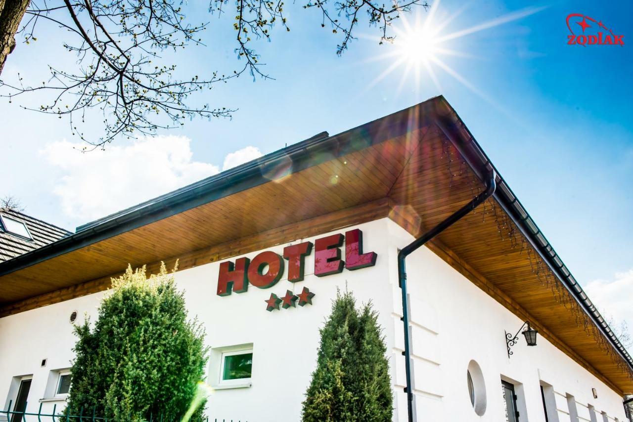 ראדומסק Hotel Zodiak מראה חיצוני תמונה